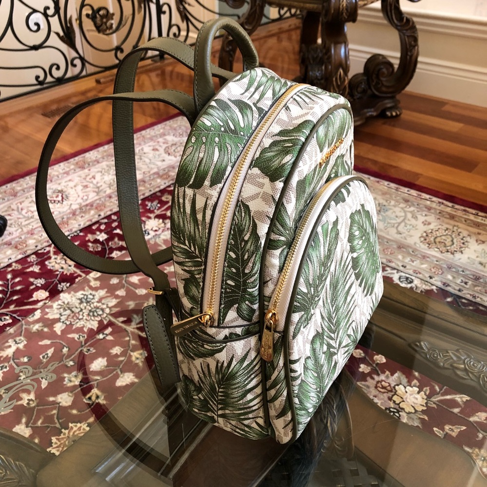Authentic Michael Kors palm tree medium backpack - Picture 4 of 8
